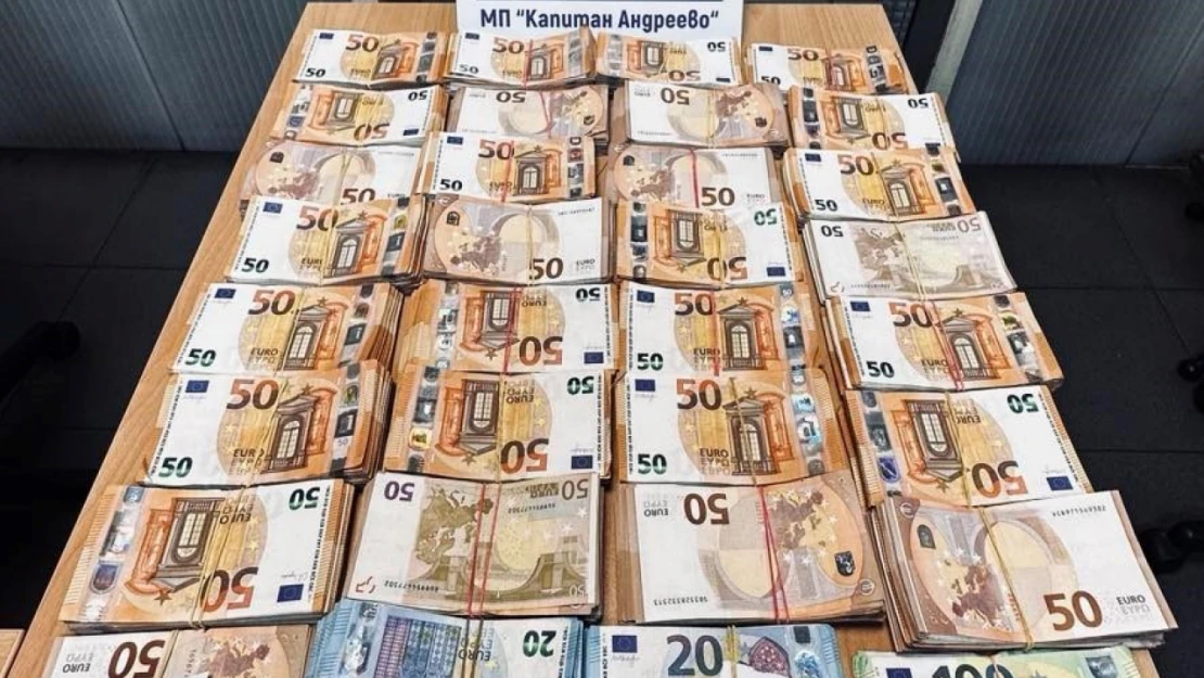 Bulgaristan gümrüğü, Türk plakalı tırlarda yakaladıkları 702 bin Euro ve 39 bin 60 İsviçre frangına el koydu