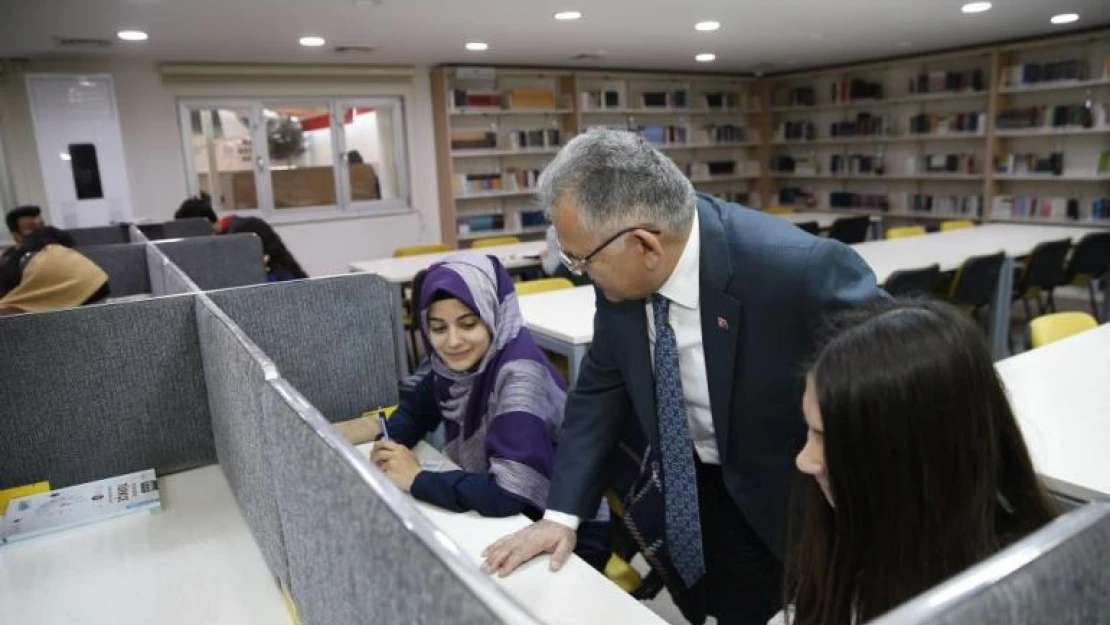 Büyükkılıç'tan 5 üniversitesi 'genç dostu' şehir Kayseri'ye davet