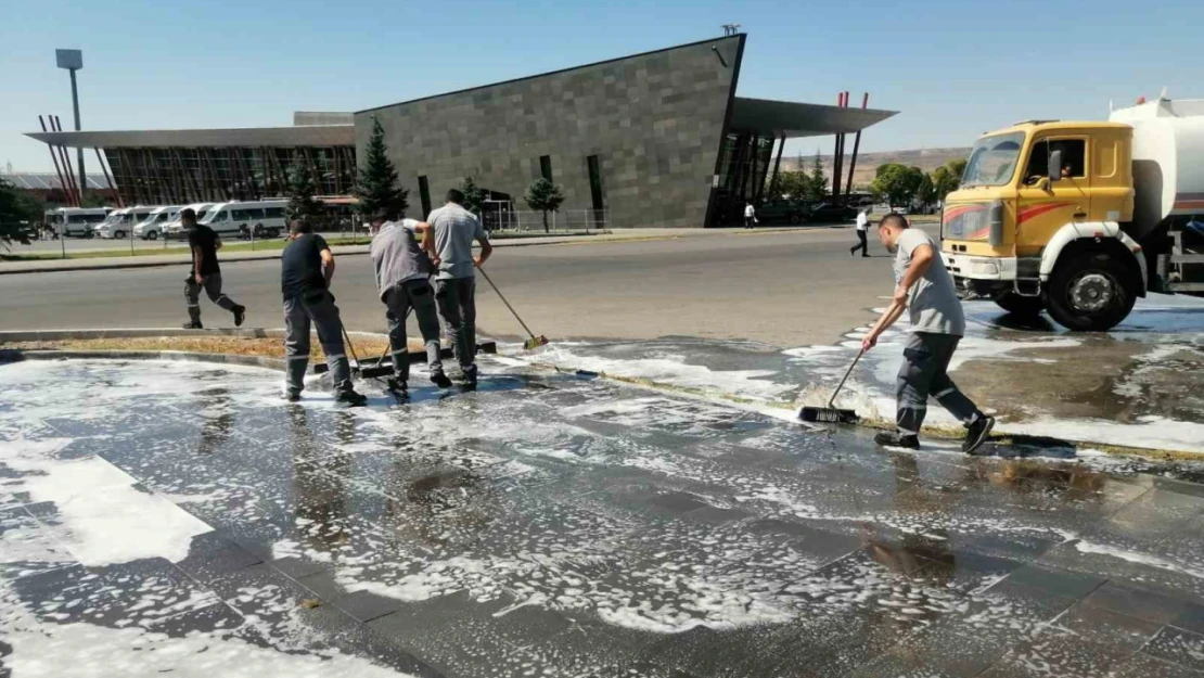 Büyükşehir'den Şehirlerarası Otobüs Terminali'nde kapsamlı temizlik