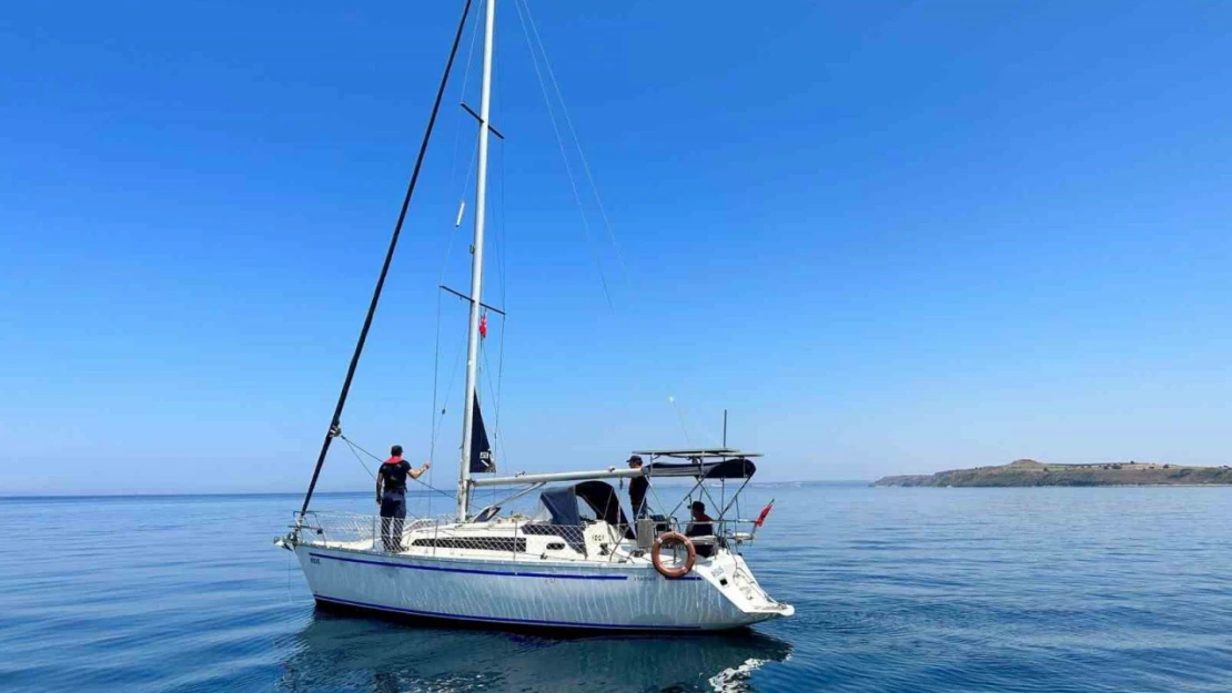 Çanakkale açıklarında 27 kaçak göçmen ile 2 göçmen kaçakçısı yakalandı