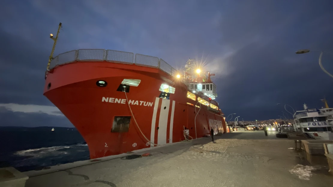 Çanakkale'den ikmal ve yardım malzemelerini alan 'Nene Hatun' İskenderun'a hareket edecek