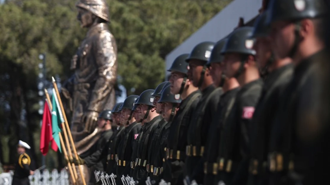 Çanakkale Kara Savaşları'nın 108. yıl dönümü etkinlikleri Şehitler Abidesi'nde törenle başladı