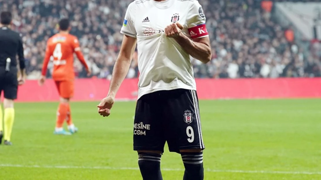 Cenk Tosun: Beşiktaş'ta kalıyorum