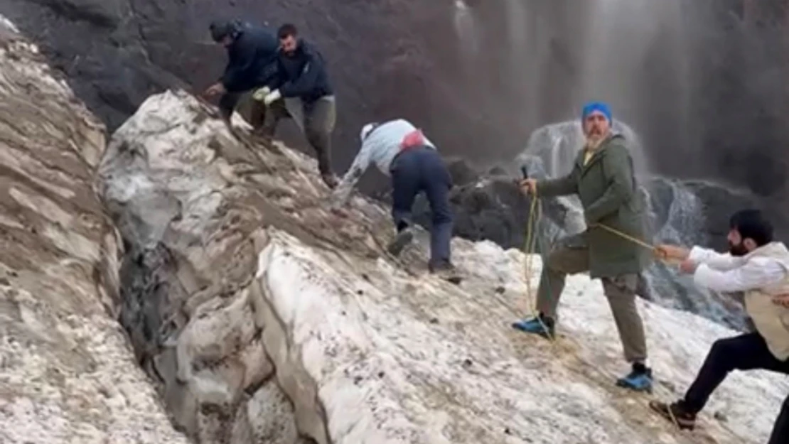 Cilo buzullarında kaybolan 2 kişiden birinin cansız bedenine ulaşıldı