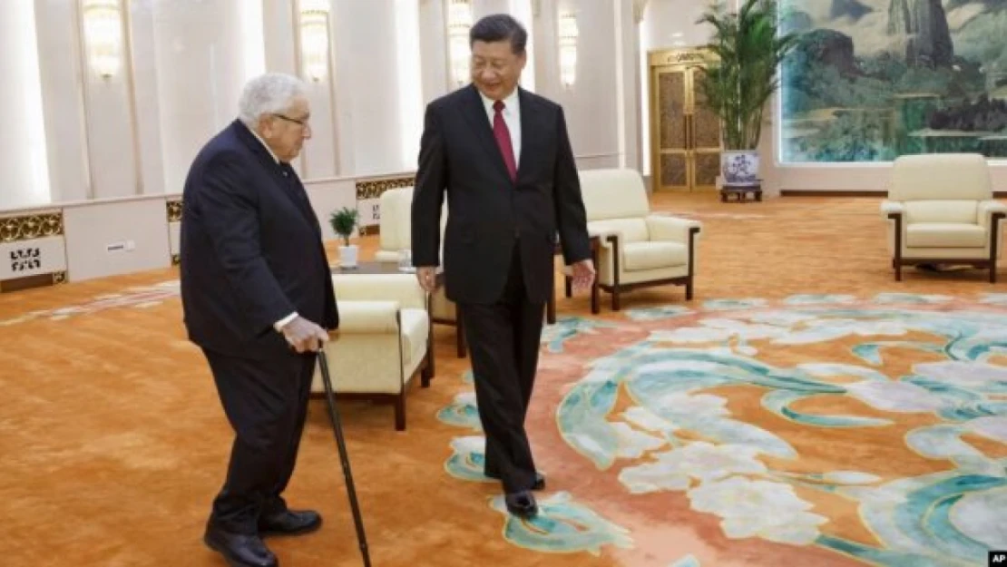 Çin Devlet Başkanı Xi, ABD'li diplomat Kissinger ile görüştü