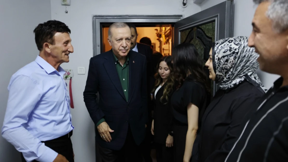 Cumhurbaşkanı Erdoğan, 99 yaşındaki şehit annesi Muzaffer Gülşen'i ziyaret etti.