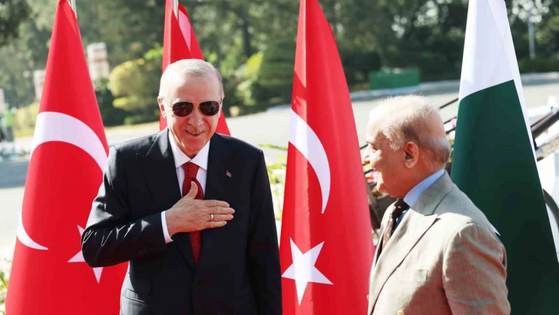 Cumhurbaşkanı Erdoğan, Pakistan Başbakanı Şerif tarafından resmi törenle karşılandı