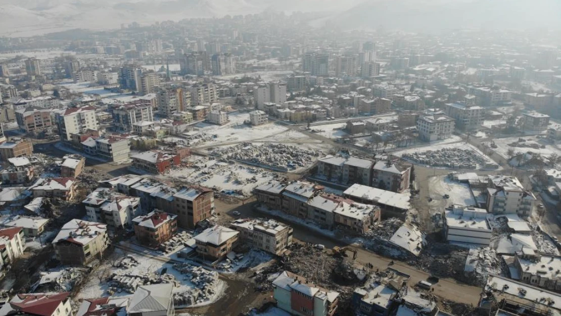 Depremin yıkıp geçtiği enkaz halindeki Elbistan havadan görüntülendi