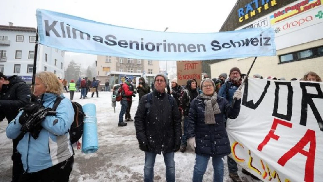 Dünya Ekonomik Forumu, Davos'ta protesto edildi