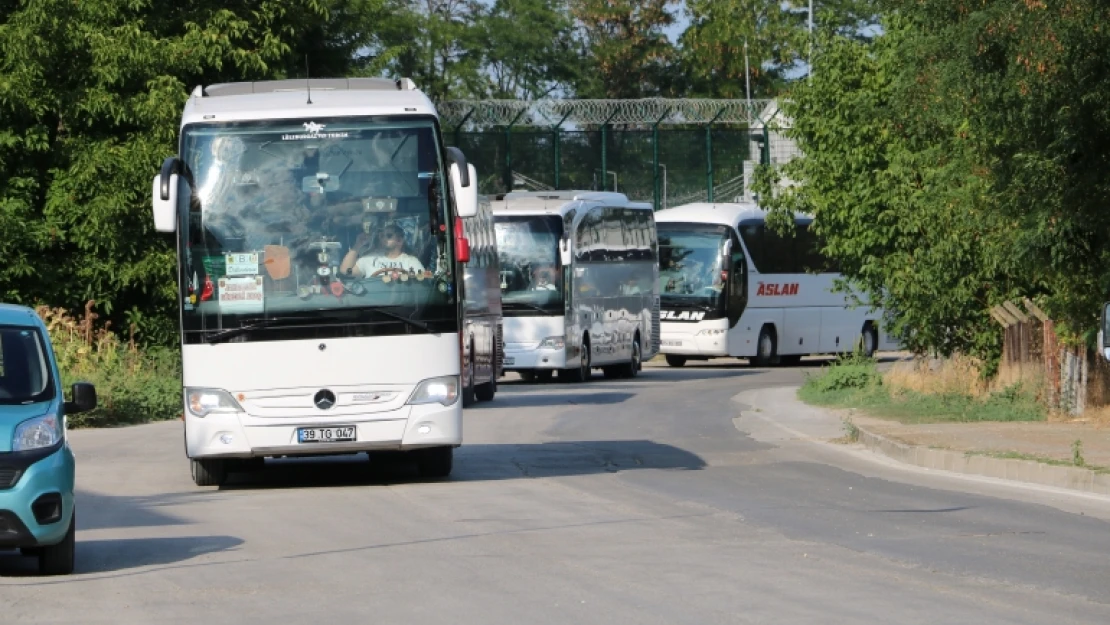 Edirne'de 227 Afgan göçmen sınır dışı edilmek üzere İstanbul'a gönderildi