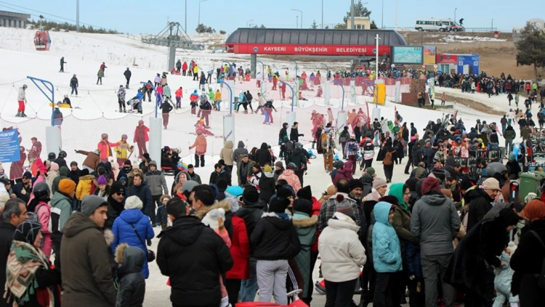 Erciyes'e turist akını