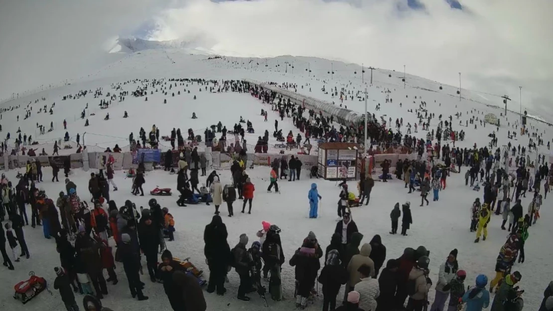 Erciyes hafta sonu 123 bin kişiyi ağırladı