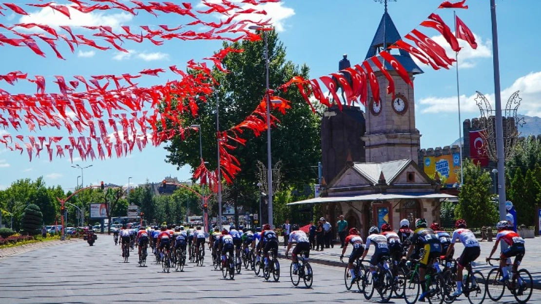 Erciyes'te Uluslararası Bisiklet Yarışları devam ediyor