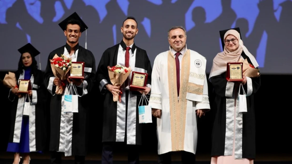 Erciyes Üniversitesi İletişim Fakültesi 17. dönem mezunlarını verdi