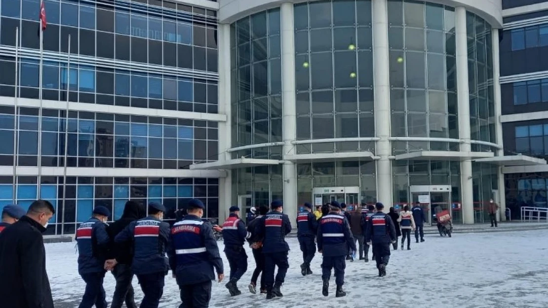 Faili meçhul cinayetin şüphelileri jandarmadan kaçamadı