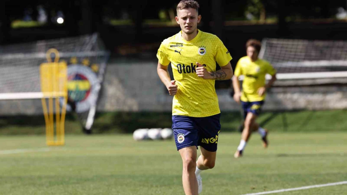 Fenerbahçe'de yeni transfer Sebastian Szymanski, ilk antrenmanına çıktı