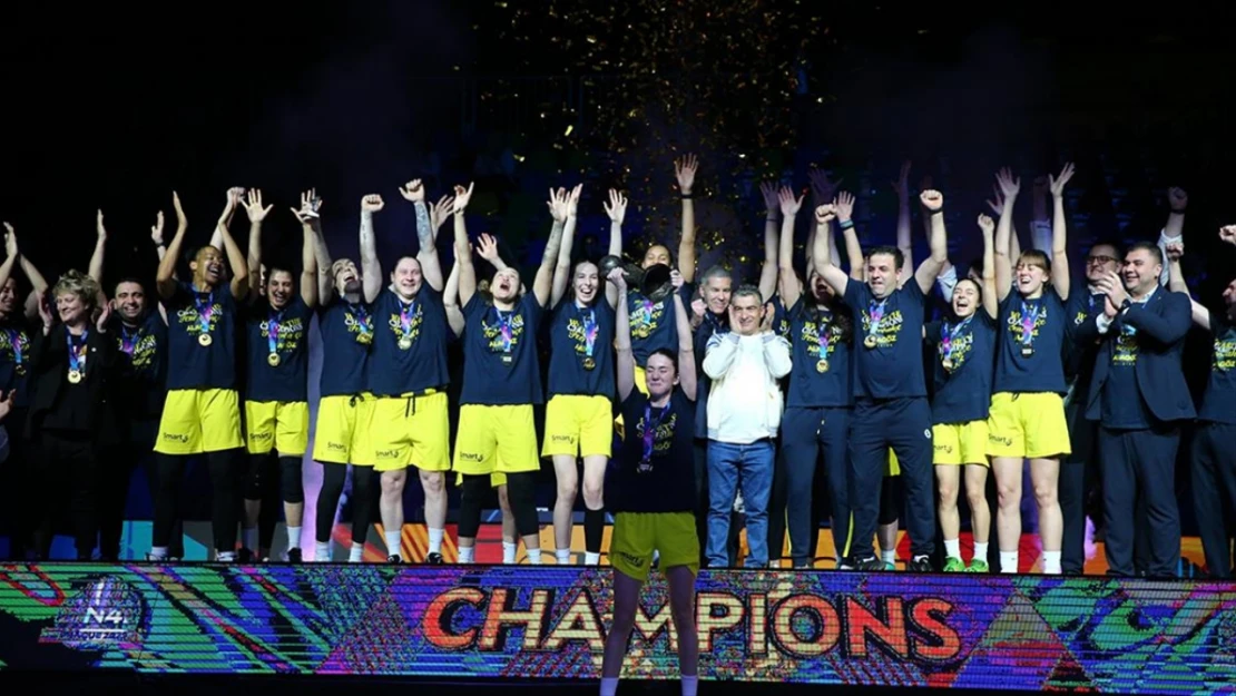 Fenerbahçe Kadın Basketbol Takımı'ndan çifte şampiyonluk