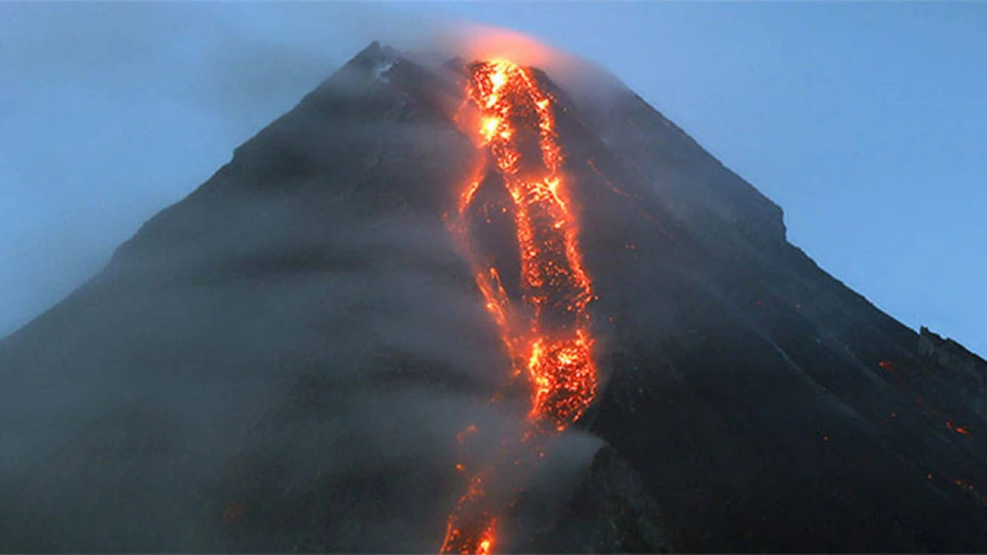 Filipinler'de Mayon Yanardağı'nda volkanik hareketlilik