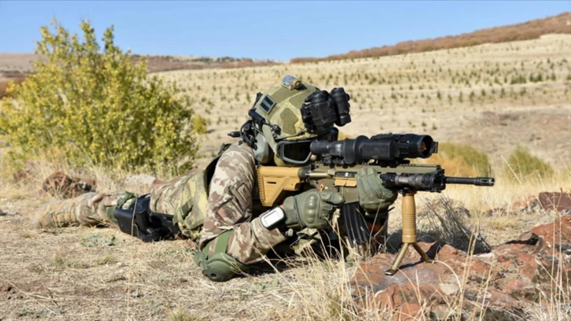 Fırat Kalkanı bölgesinde taciz ateşi açan 5 PKK/YPG'li terörist,  etkisiz hâle getirildi.