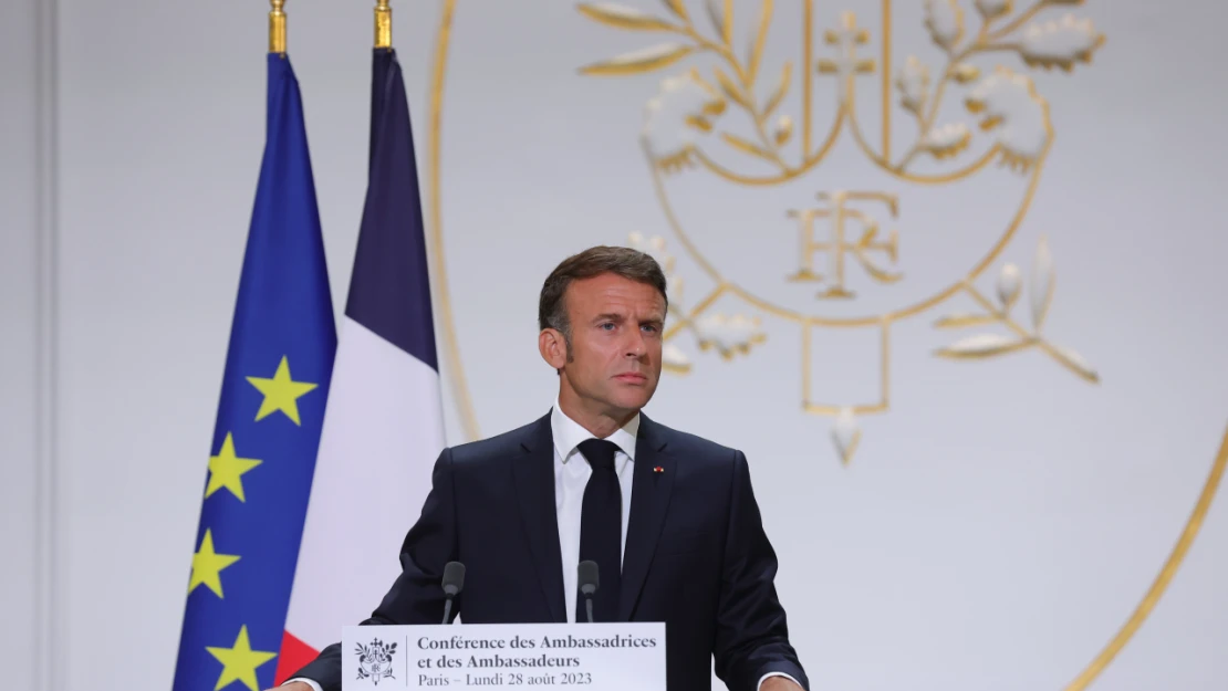 Fransa Cumhurbaşkanı Macron: Fransız elçi Nijer'de kalacak