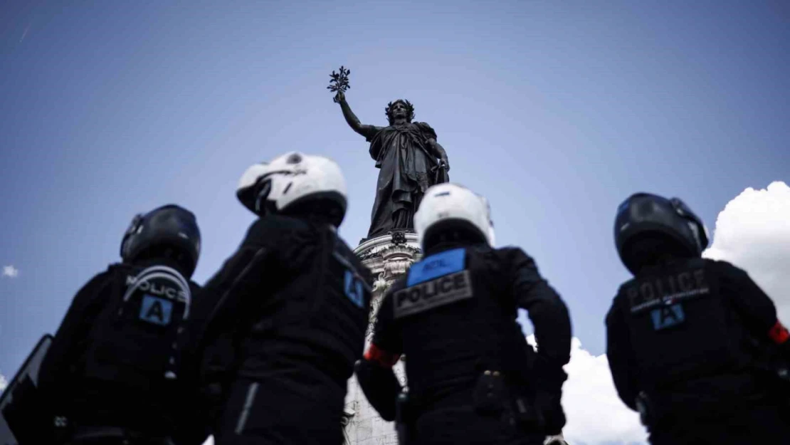 Fransa'da 5 polis bir protestocunun ölümü nedeniyle gözaltına alındı