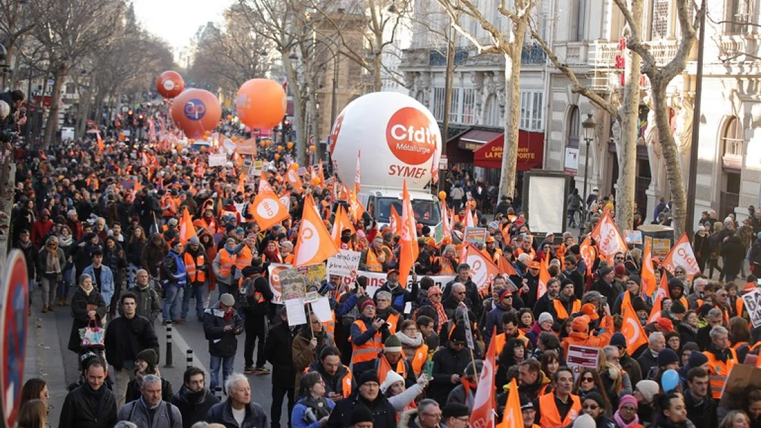 Fransa'da emeklilik reformuna karşı 3'üncü kez greve gidildi