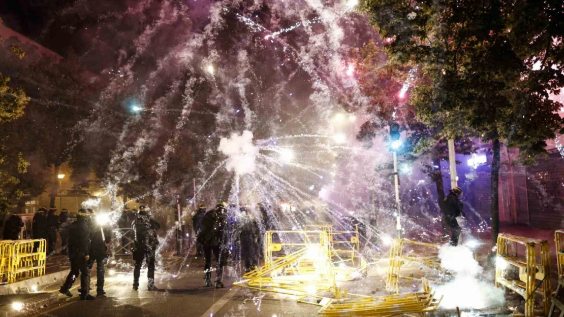 Fransa'daki protestolar için 40 bin polis görevlendirildi
