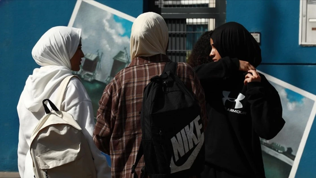 Fransa Mahkemesinden okullarda abaya yasağına onay