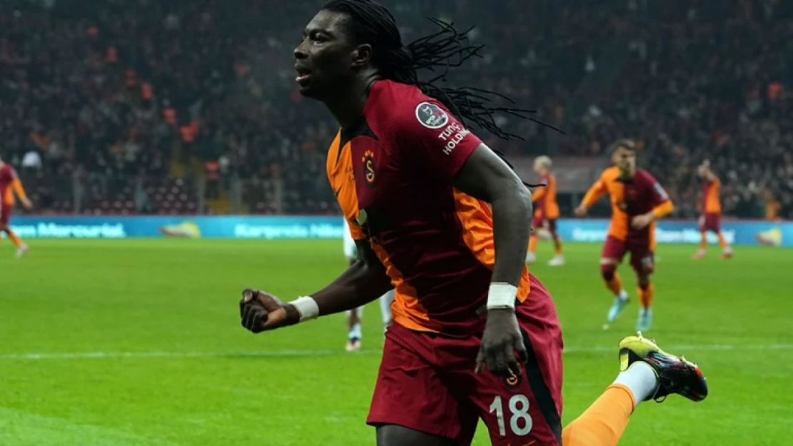 Galatasaray'da Gomis sorunu tatlıya bağlandı