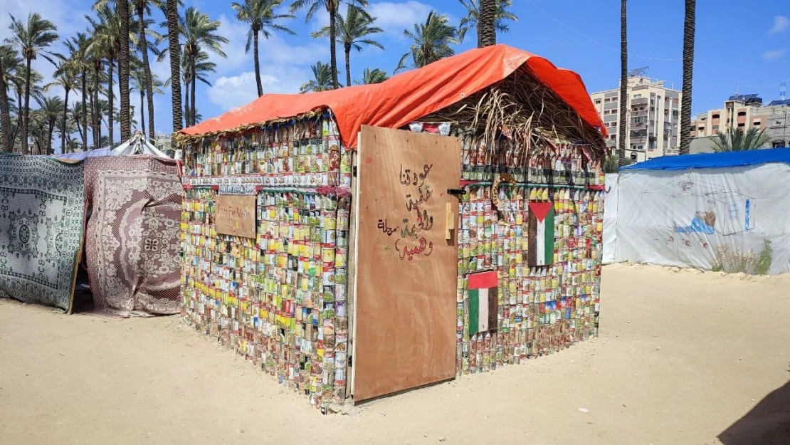 Gazze'de yerinden edilenler için 3 bin boş konserve kutusundan çadır yaptı