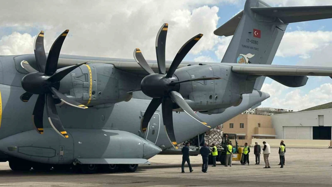 Gazzeliler için sağlık malzemesi taşıyan TSK'ya ait A400M tipi uçak Ürdün'e ulaştı