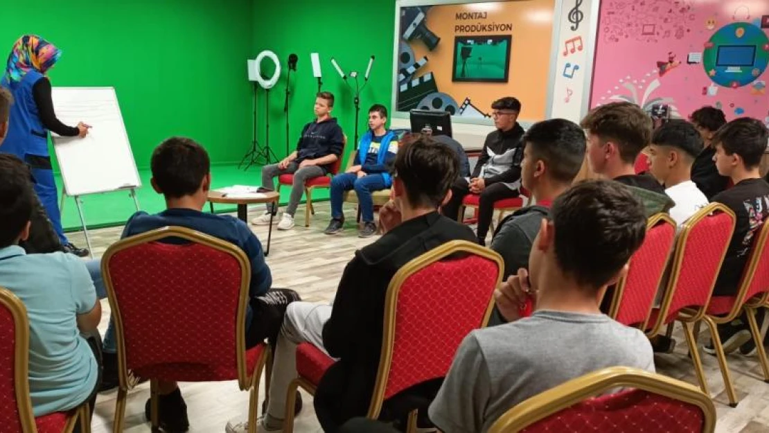 Gençlik projeleriyle ödül alan Büyükşehir'den 'önce gençler' diyen eğitim faaliyetleri