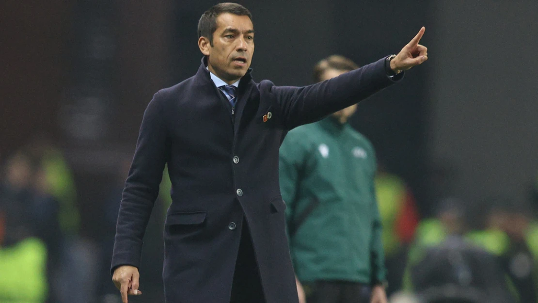 Giovanni van Bronckhorst'un yarın saat 16.00'da İstanbul'da