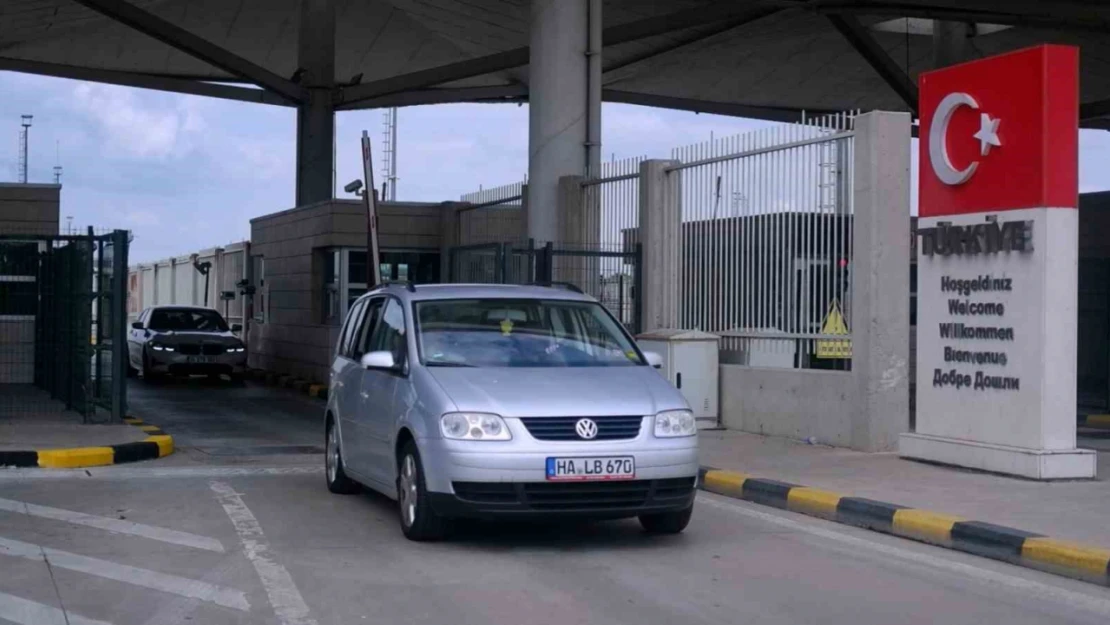 Gurbetçilerin bayram için Türkiye'ye girişleri başladı