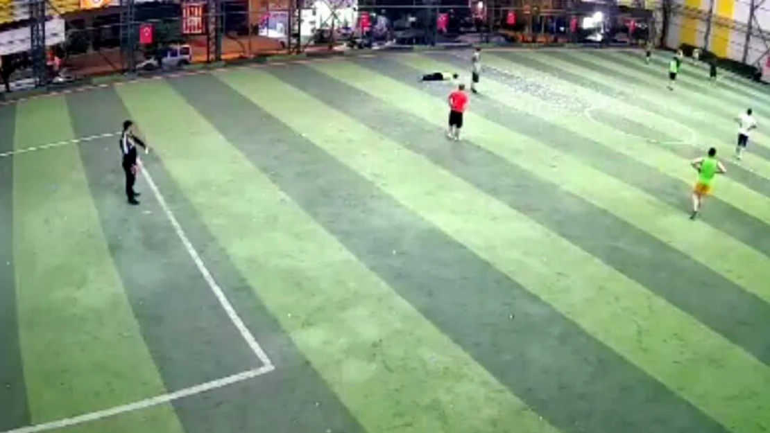 Halı sahada kalp krizi geçiren genç hayatını kaybetti