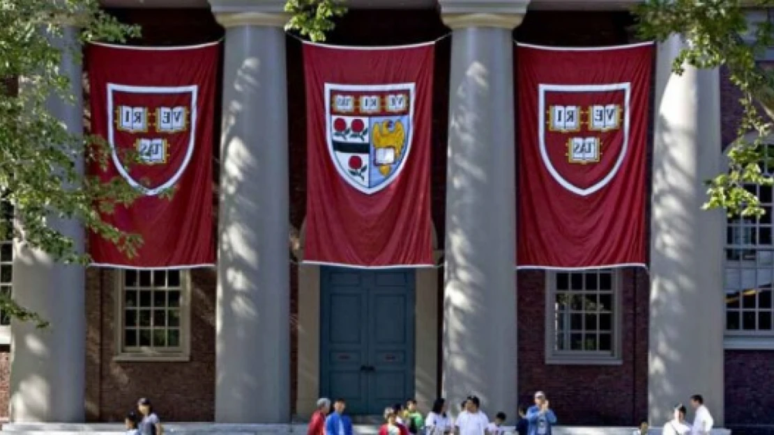 Harvard Üniversitesi'ndeki 39 öğrenci derneğinin Filistin'e destek açıklamasın yaptı.