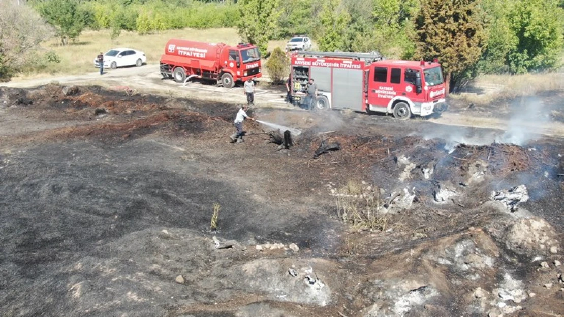 Hırsızlar kabloları yakmaya çalışırken 30 dönümlük araziyi yaktılar