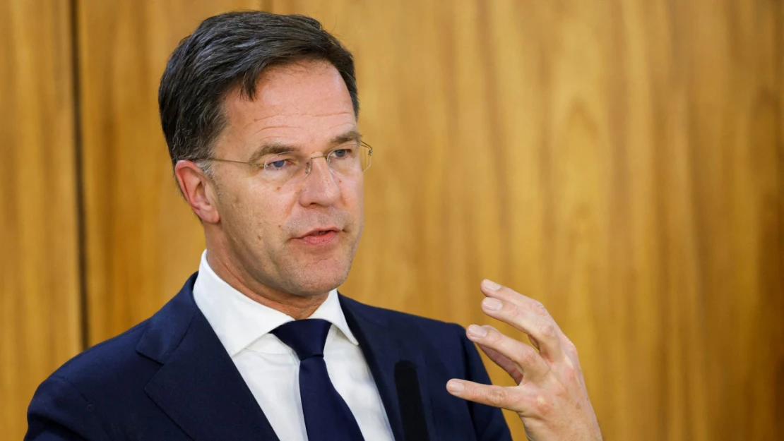 Hollanda Başbakanı Rutte istifa etti