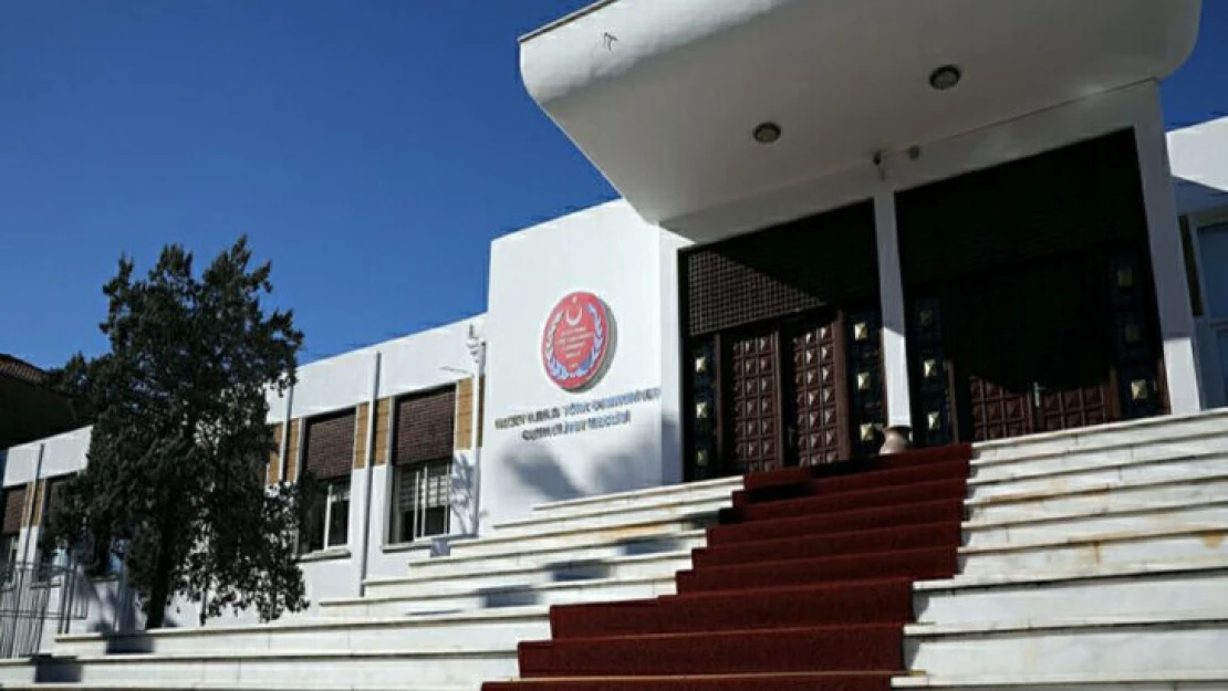 Hükümeti kurma görevini İçişleri Bakanı Üstel'e verdi