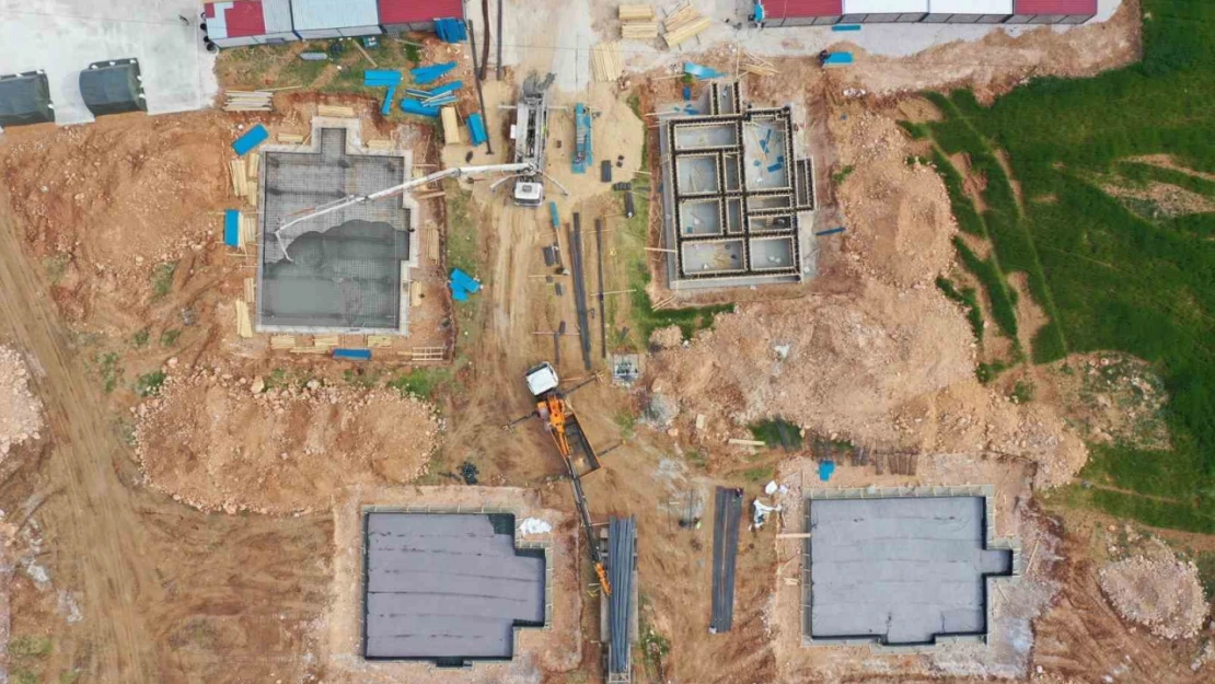 İkinci depremin merkezi Elbistan'da köy evlerinin temelleri yükseliyor