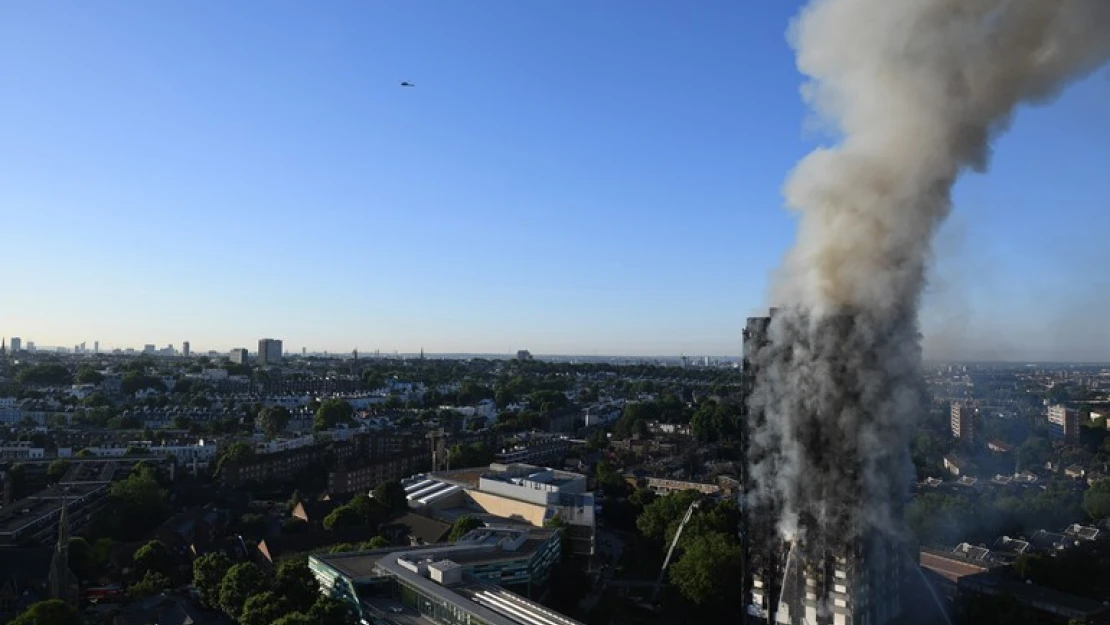 İngiltere'de hükümet Grenfell yangınında eksiklikleri olduğunu kabul etti