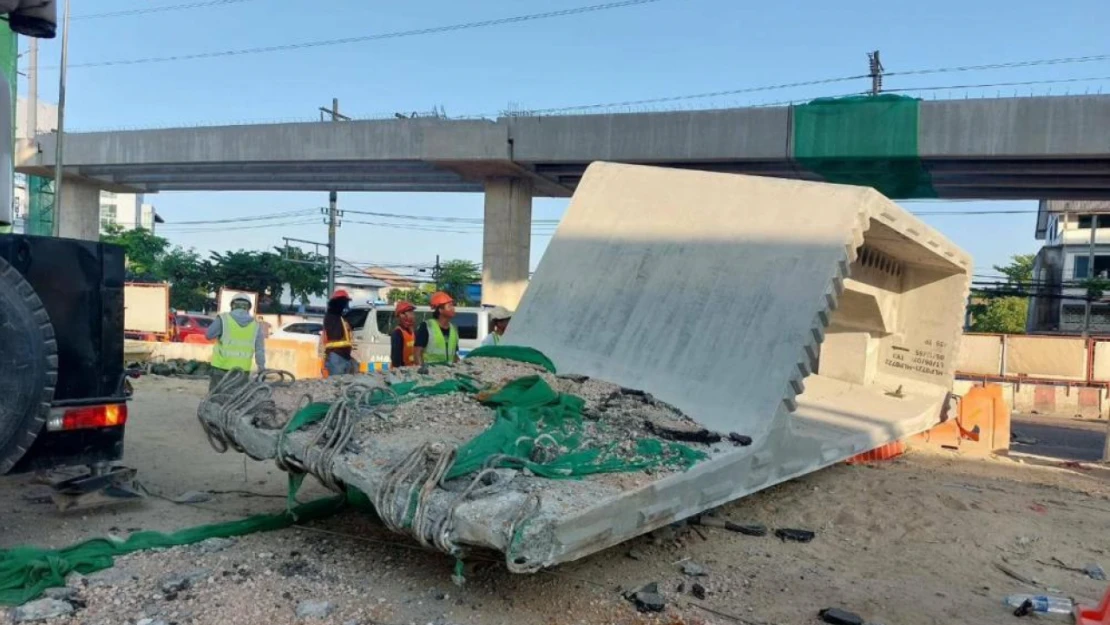 İnşaatı devam eden otoyolda beton levha düştü: 1 ölü