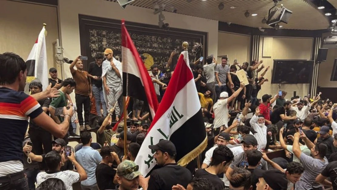 Irak Meclisi'nin oturumu protesto edildi