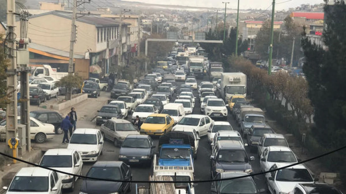 İran'da ikinci el otomobil ithalatına ilişkin hazırlanan tasarı acil onay aldı