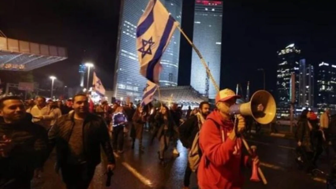 İsrail'de binlerce kişiden hükümet karşıtı protesto