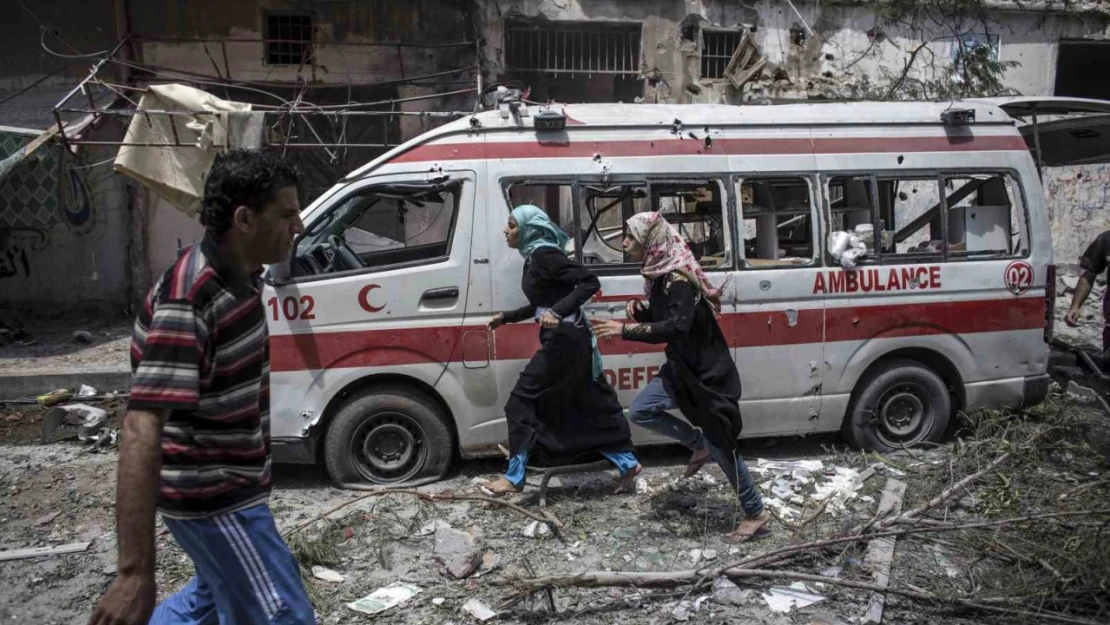 İsrail, Gazze Şeridi'nde ambulansı hedef aldı: 4 ölü