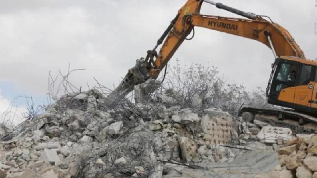 İsrail güçleri, Filistinli bir ailenin evini yıktı