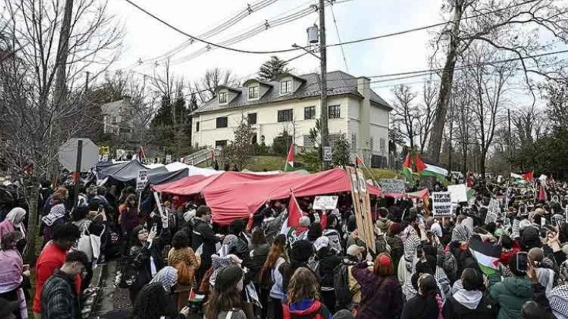 İsrail'in Gazze saldırıları Washington Büyükelçiliği önünde protesto edildi