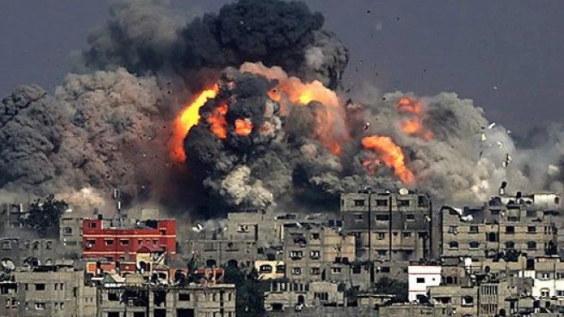 İsrail savaş uçakları Gazze'de 2 evi yerle bir etti