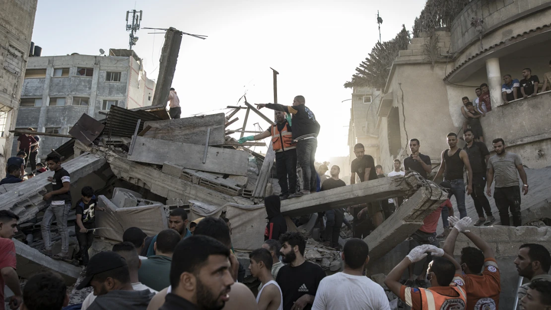 İsrail uçakları, Şifa Hastanesi'nin içindeki ameliyathane bölümünü bombaladı.